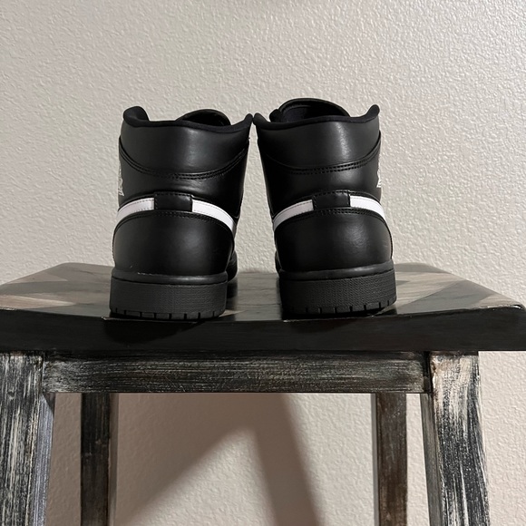 Jordan 1 Mid - Picture 3 of 12